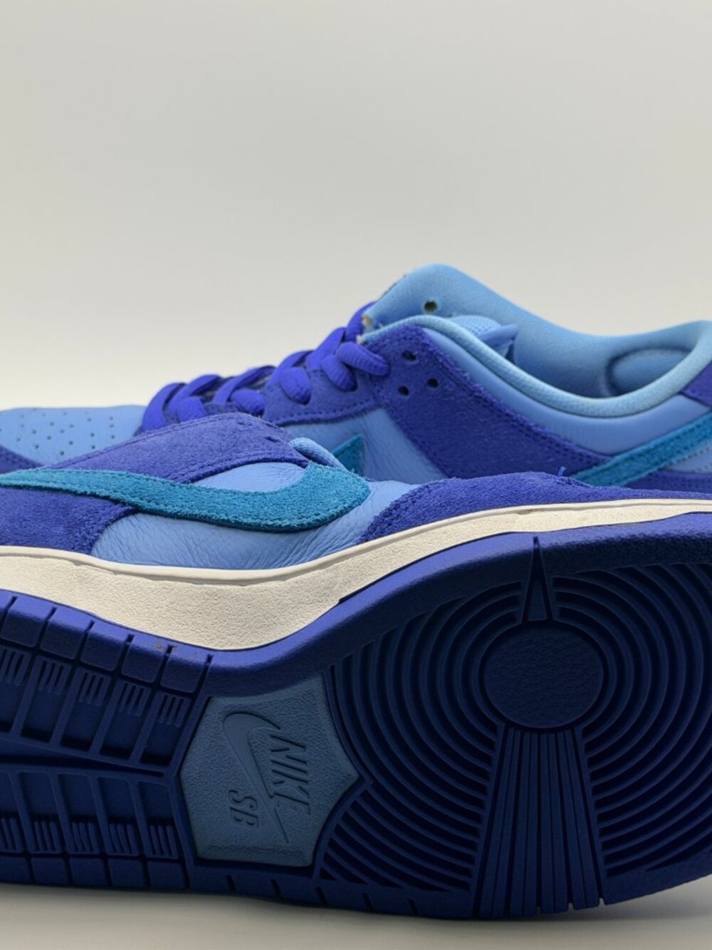 Size 9M - Nike SB Dunk Low Pro Blue Raspberry (DM0807-400) - Picture 5 of 5